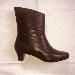 Brown Leather Aravon “Erica” Boots